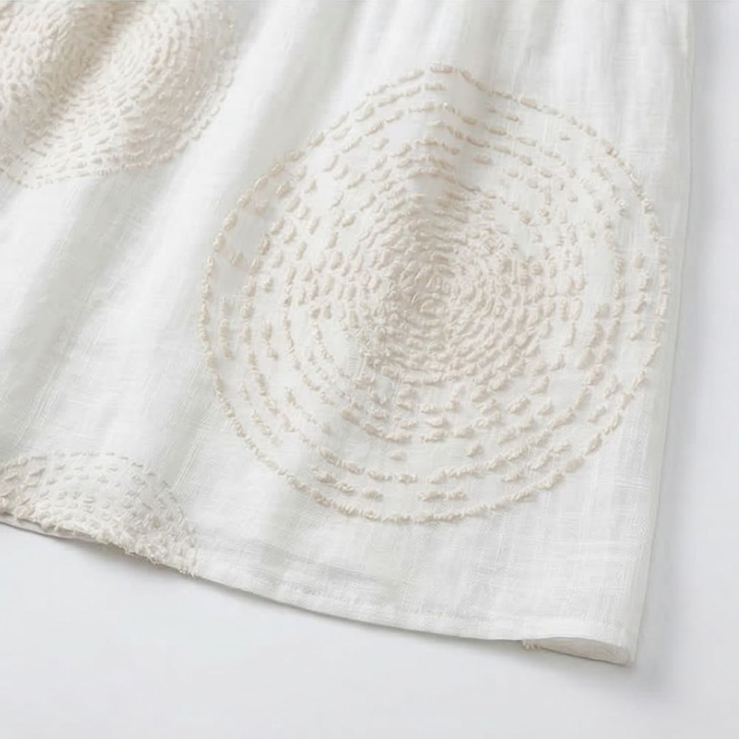 Robe décontractée brodée pour femmes.