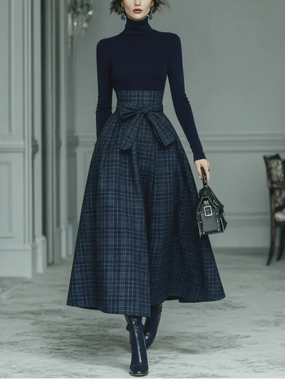 Ensemble de Haut à Col Montant Élastique Bleu Foncé et Jupe à Carreaux