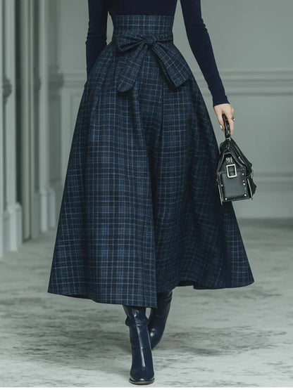 Ensemble de Haut à Col Montant Élastique Bleu Foncé et Jupe à Carreaux