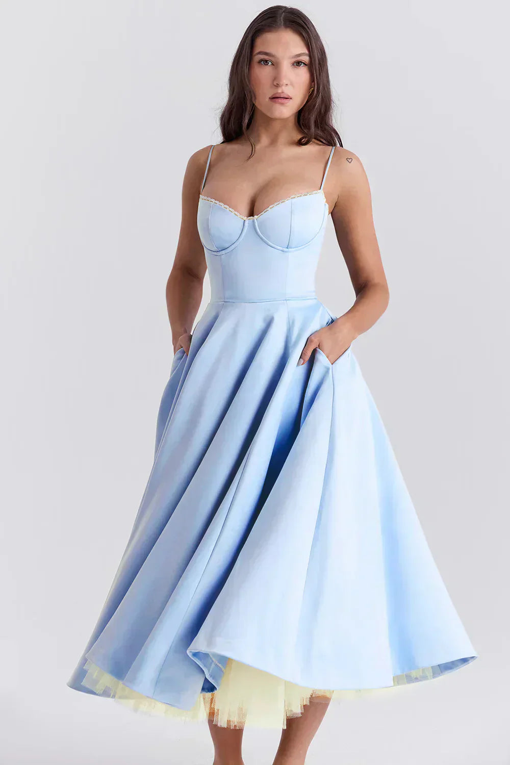 Leona - Robe Élégante en Satin pour les Fêtes