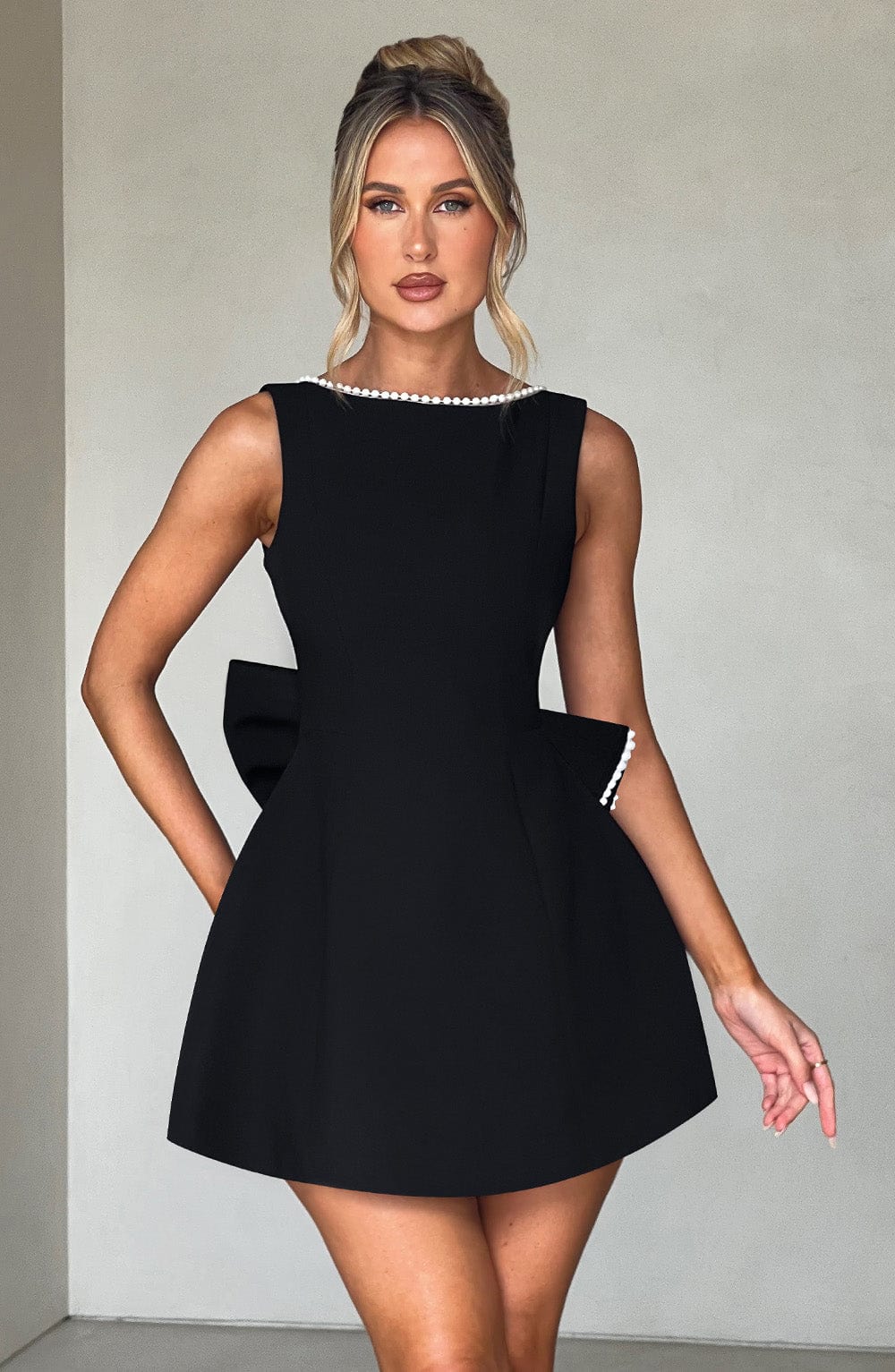 Hollis - Robe Mini Élégante avec Nœud de Perles