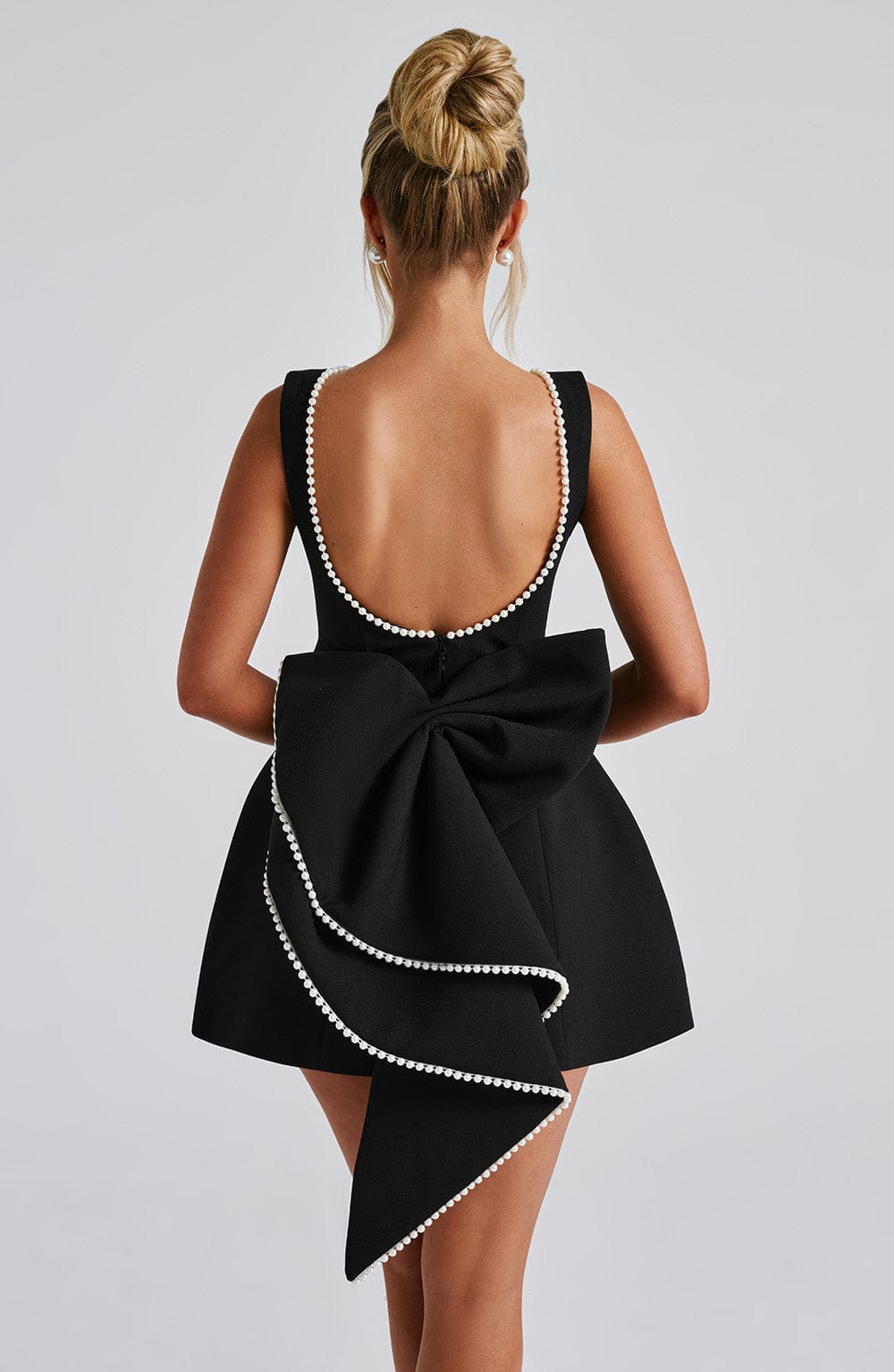 Hollis - Robe Mini Élégante avec Nœud de Perles