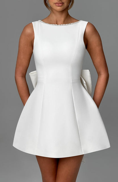 Mini Robe – Élégance avec des accents raffinés