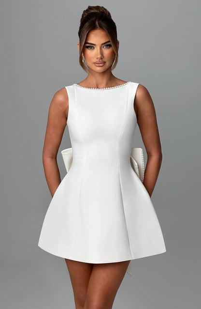 Hollis - Robe Mini Élégante avec Nœud de Perles
