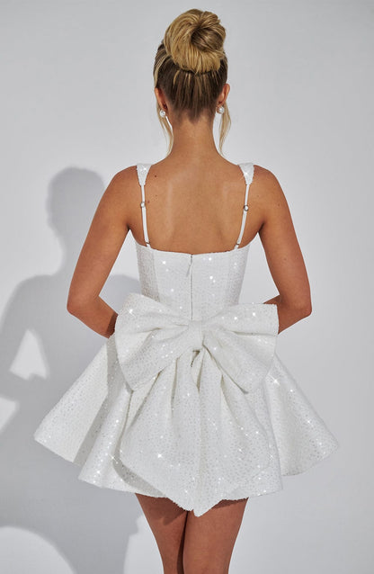 Yara - Robe Mini Sans Dos avec Paillettes et Nœud