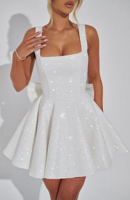 Yara - Robe Mini Sans Dos avec Paillettes et Nœud