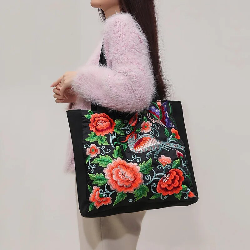 Ingleiv | Sac à bandoulière brodé avec expression artistique