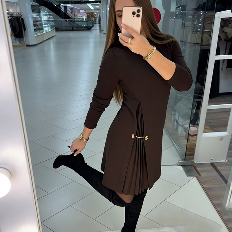 MADELINE – ROBE MINI ÉLÉGANTE AVEC DES ACCENTS PLISSÉS