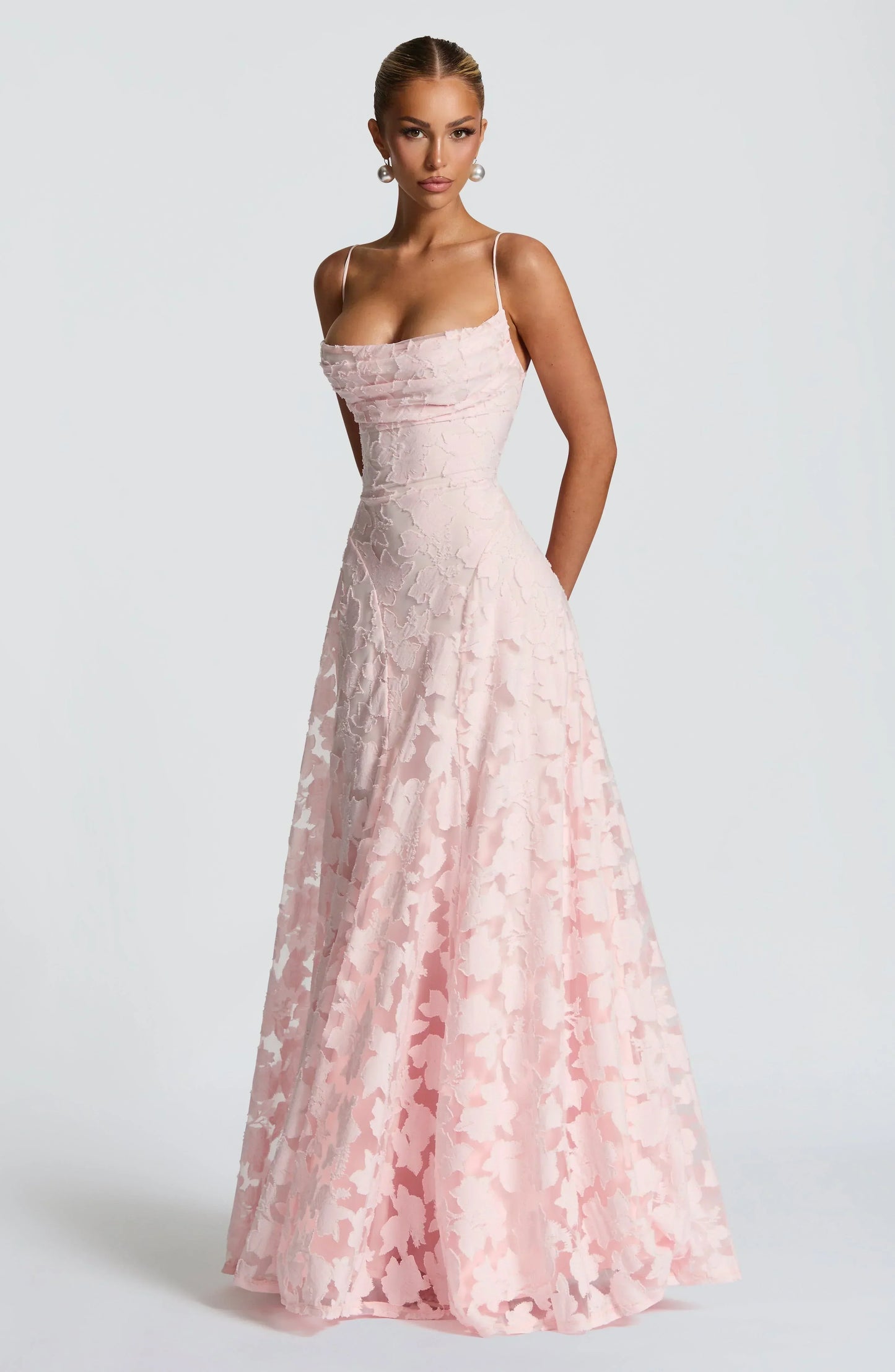 Rubis | Robe longue élégante en dentelle florale