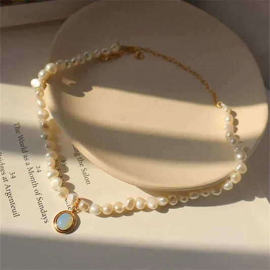 Collier de perles avec pierre de lune en or