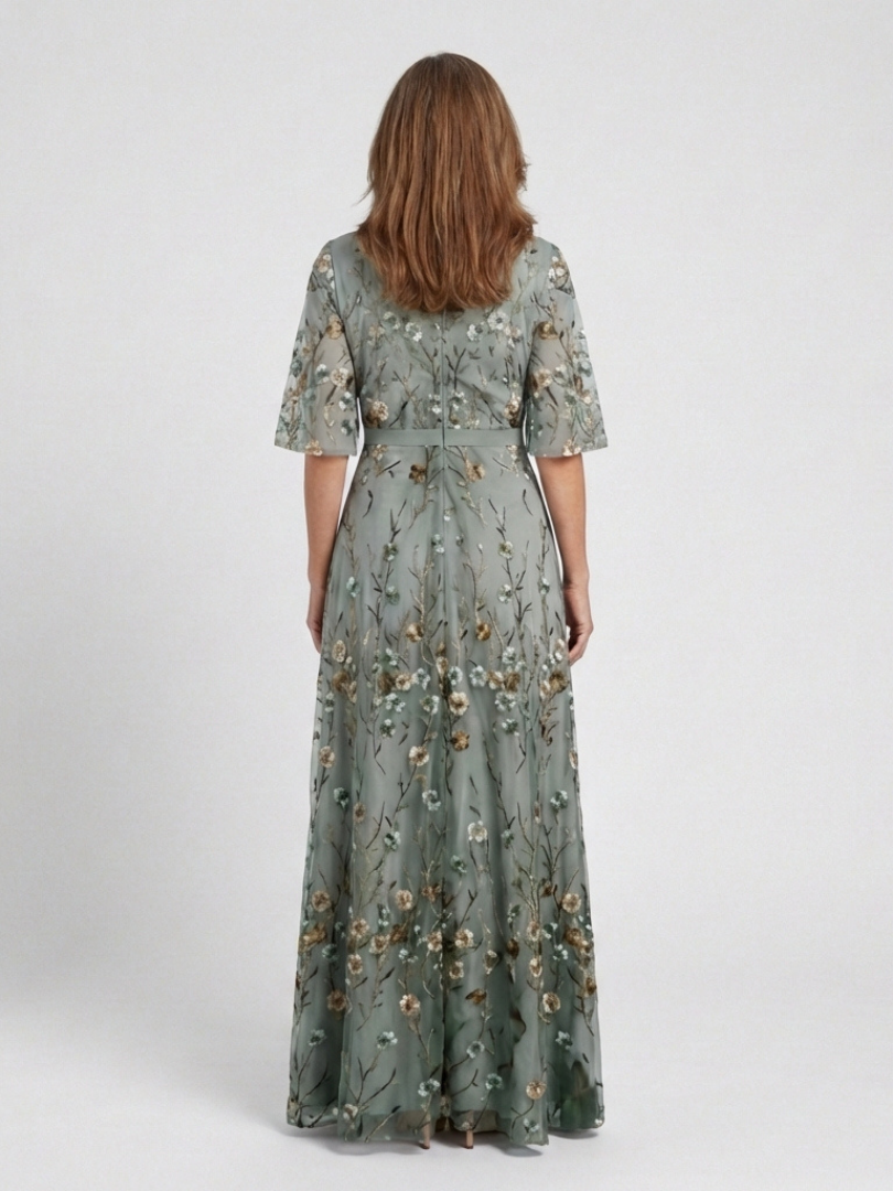 Melodi – Robe longue à fleurs avec décolleté en V