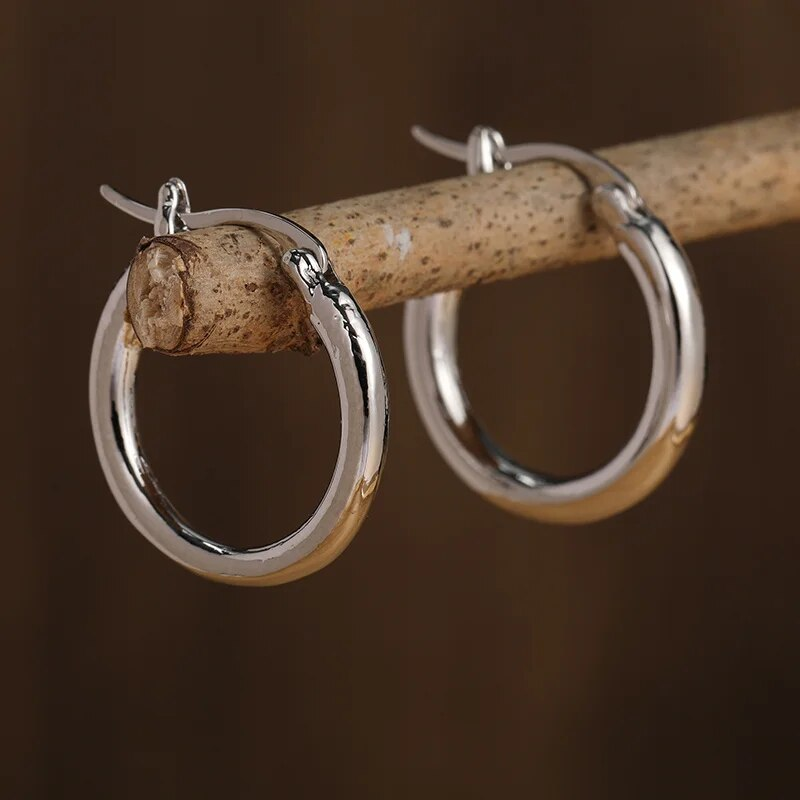 Boucles d'oreilles créoles classiques en argent poli