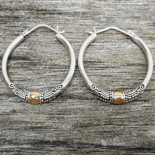 Boucles d'oreilles créoles vintage en argent avec motif sculpté