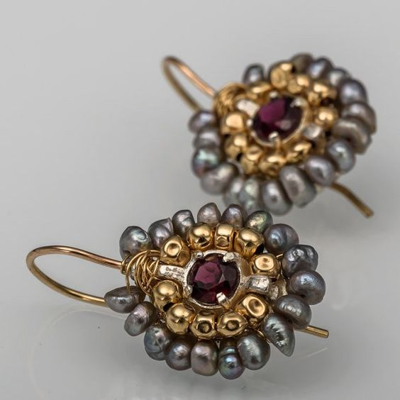 Boucles d'oreilles vintage avec pierres grises et dorées