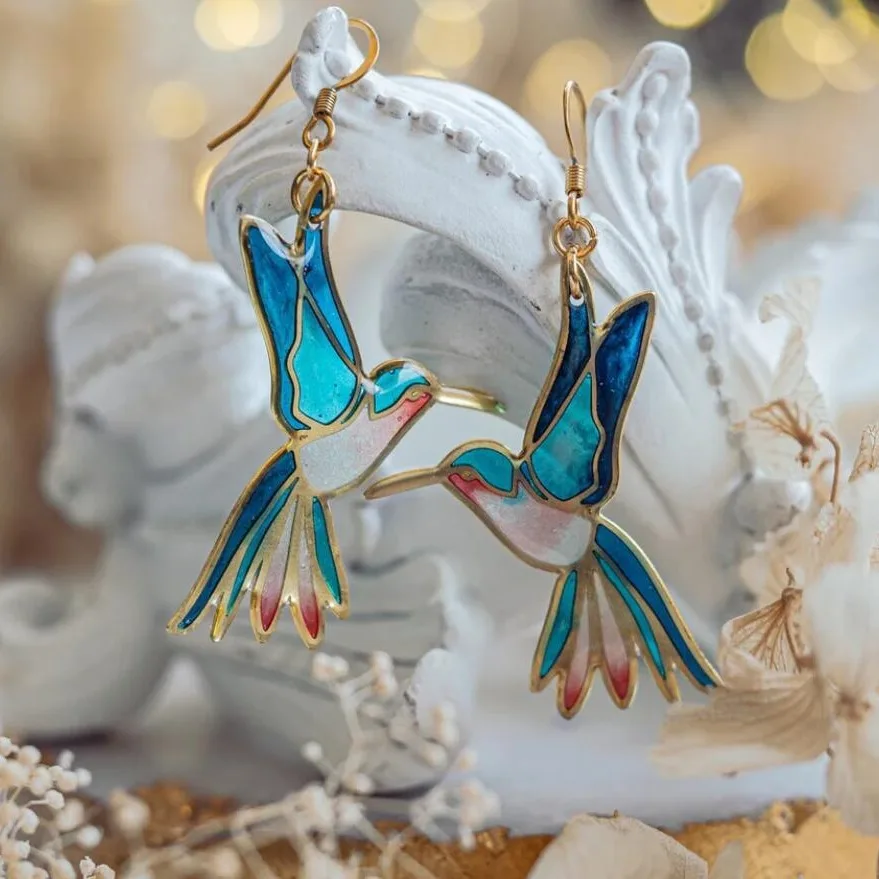 Boucles d'oreilles pendantes en émail bleu or avec colibri