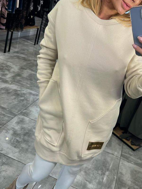 Audrey – Robe Élégante à Col Rond Fabriquée à Partir de Matériaux Durables