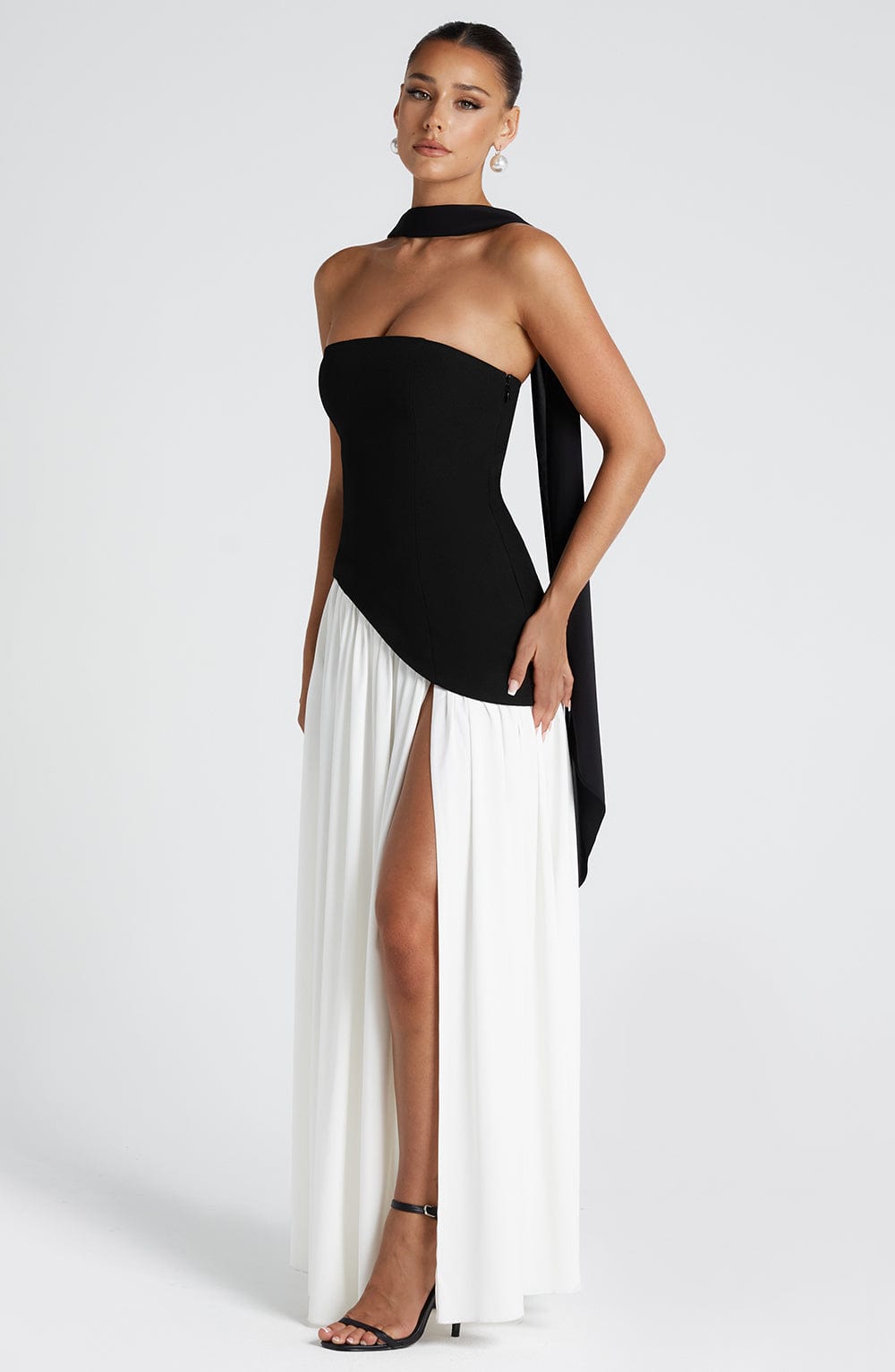 Robe Maxi Sans Manches pour Femme avec Fente Haute et Taille Asymétrique
