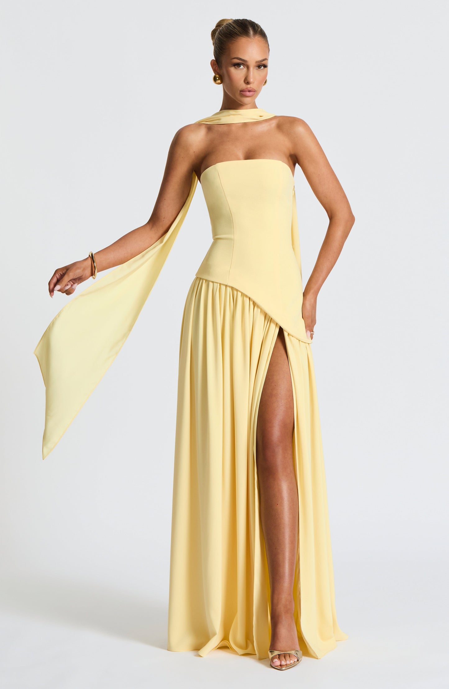 Robe Maxi Sans Manches pour Femme avec Fente Haute et Taille Asymétrique
