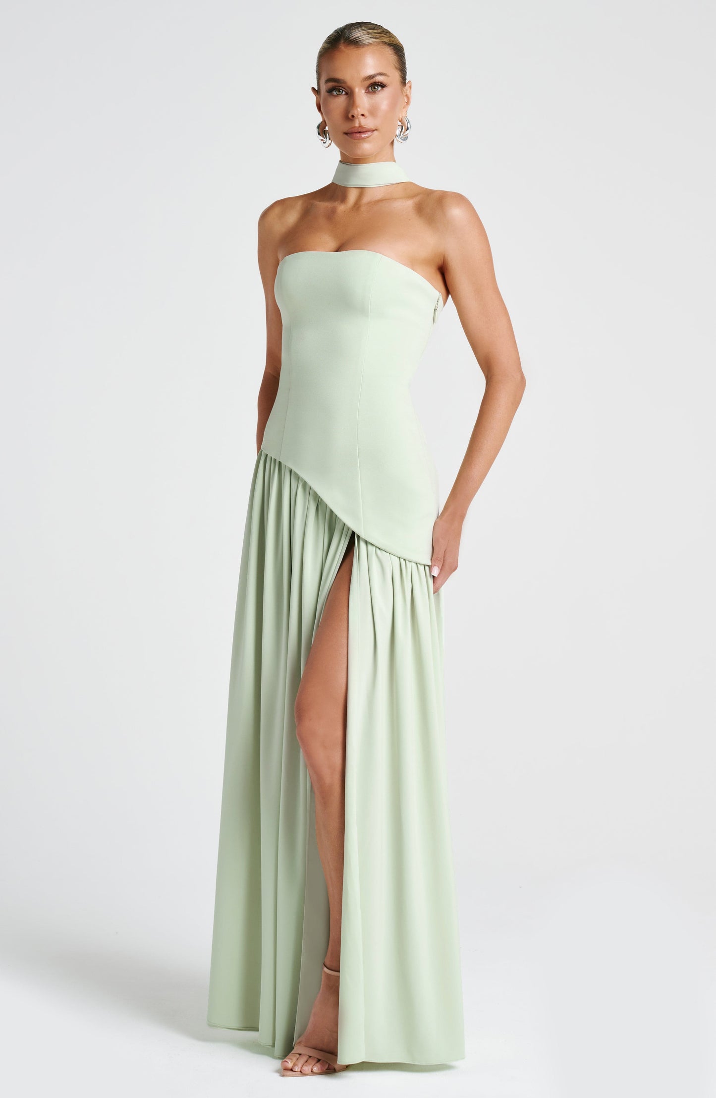 Robe Maxi Sans Manches pour Femme avec Fente Haute et Taille Asymétrique
