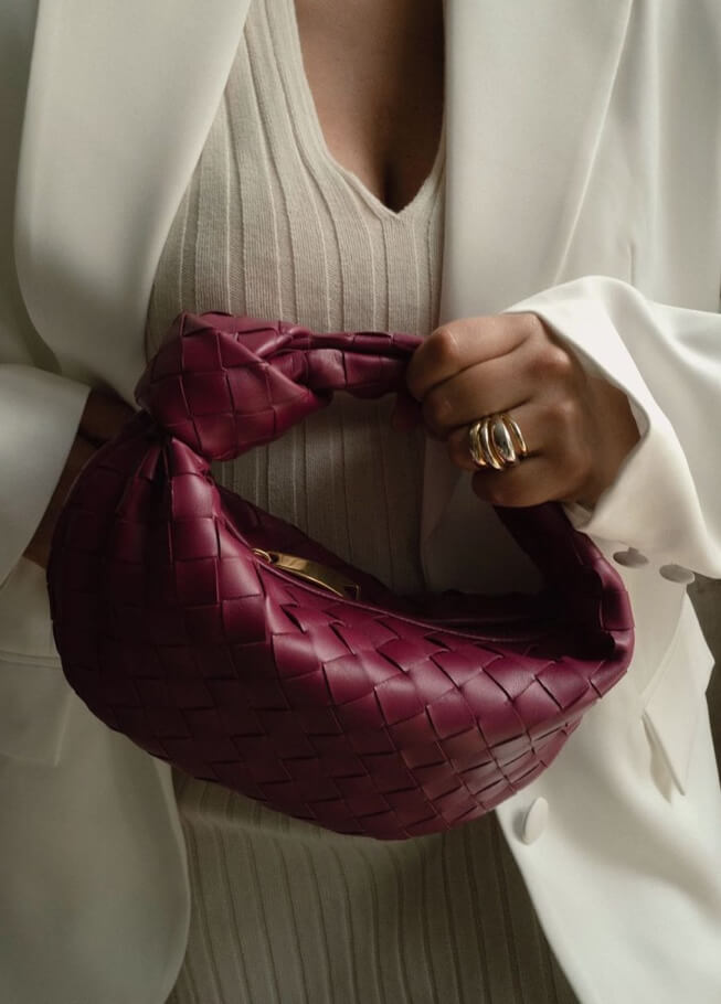 Sac à Main Tissé pour Femme avec Poignée Nouée et Forme Courbée