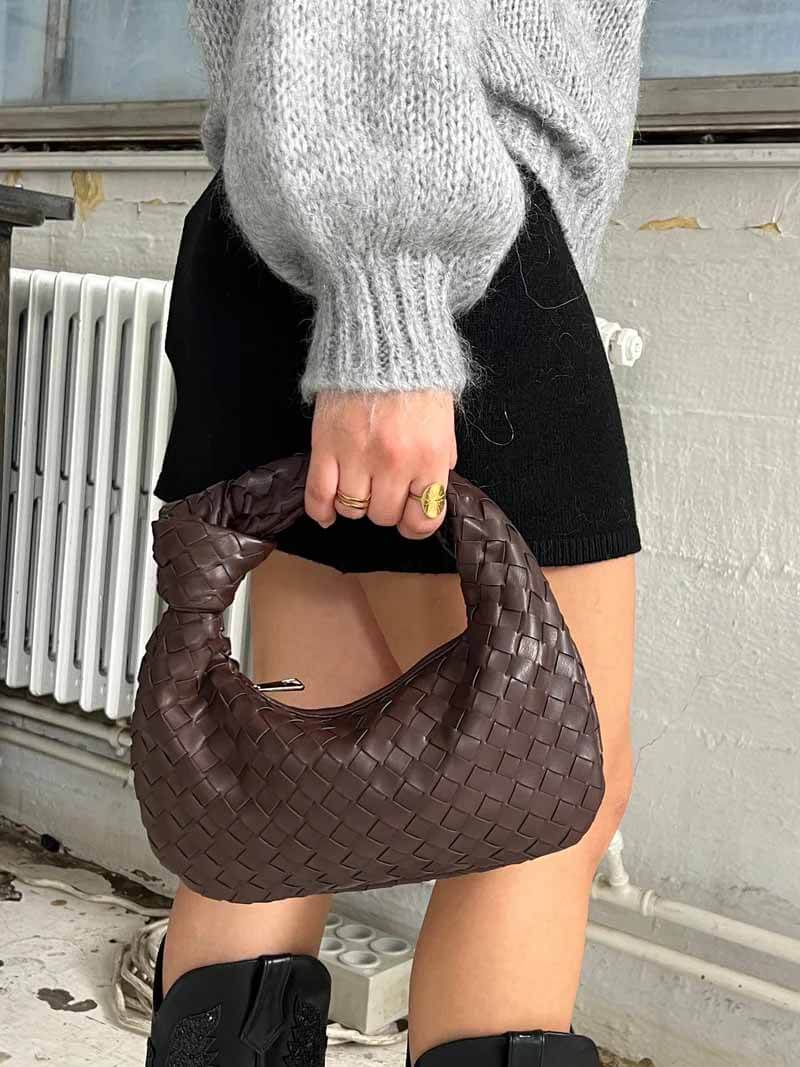 Sac à Main Tissé pour Femme avec Poignée Nouée et Forme Courbée