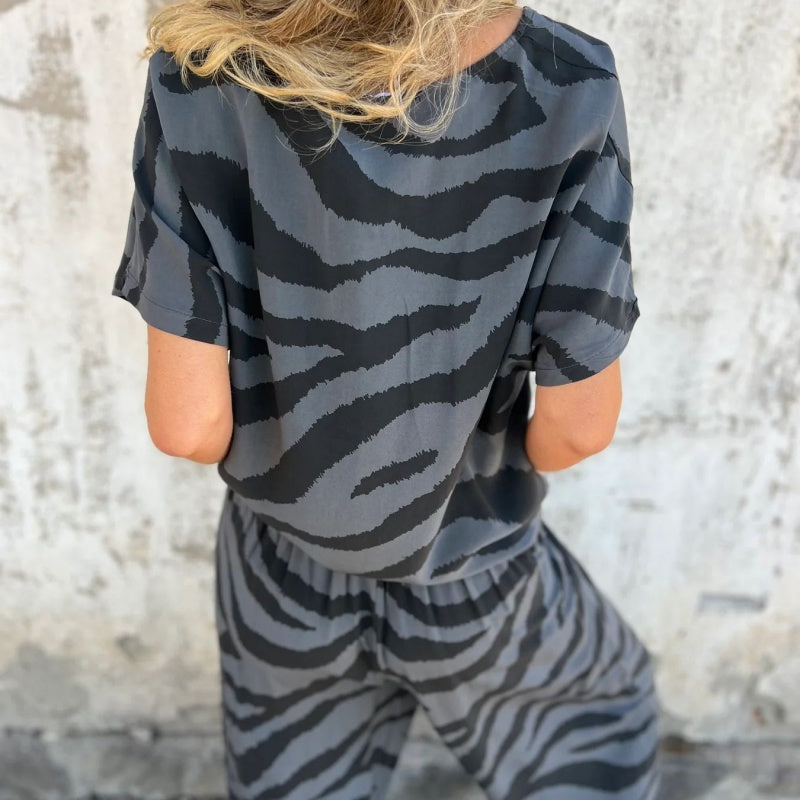 Evelina | Haut et Pantalon à Imprimé Zèbre en V
