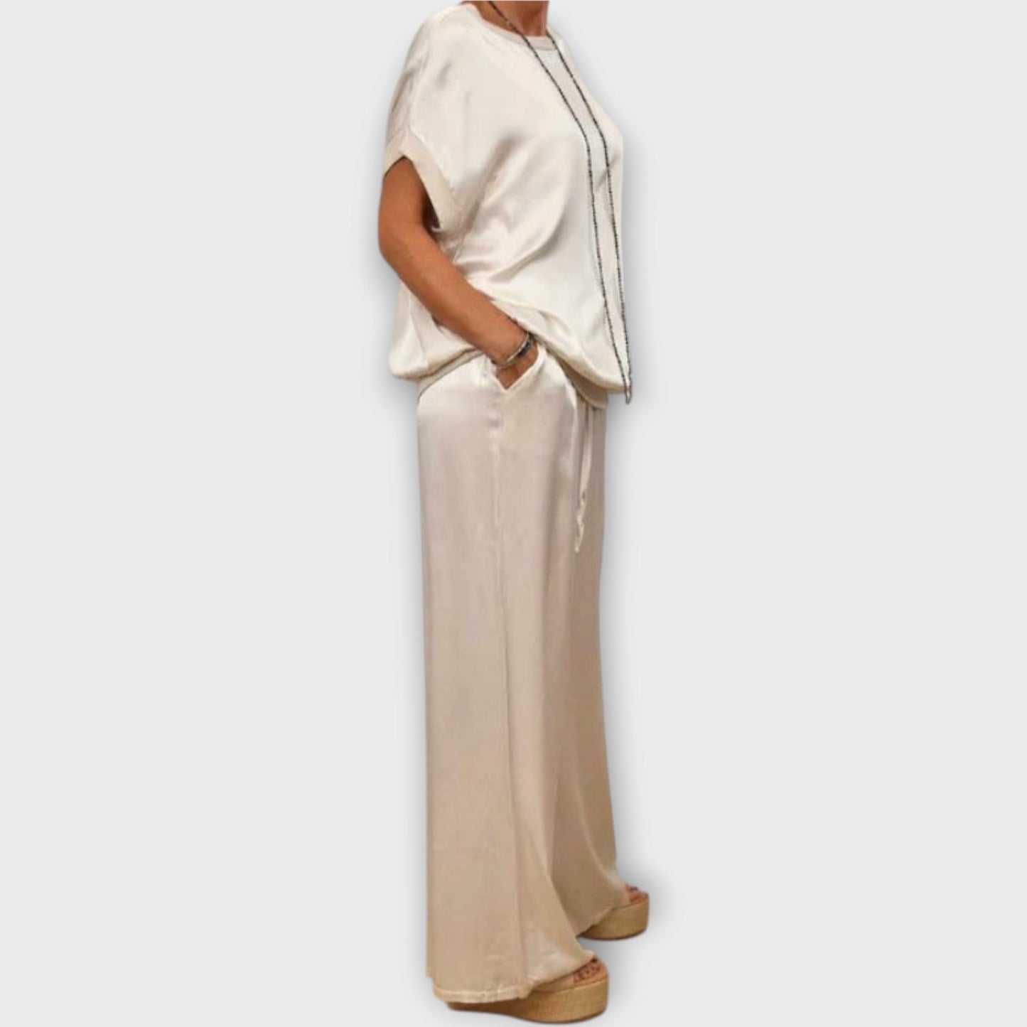 Ensemble de Deux Pièces en Satin Luxe