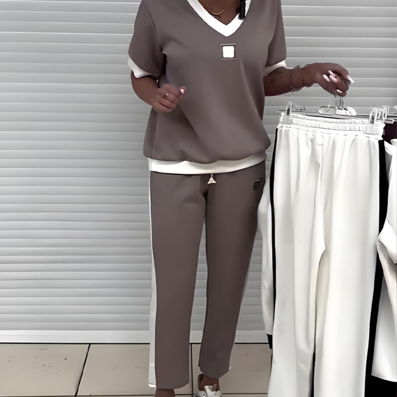 Maliah | Ensemble décontracté avec haut à col en V et pantalon