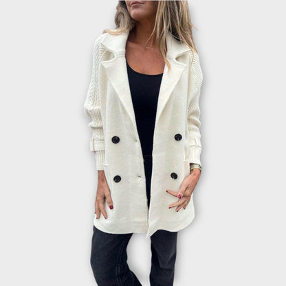 Manteau d'hiver avec des détails en tricot chics et confortables