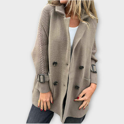 Manteau d'hiver avec des détails en tricot chics et confortables
