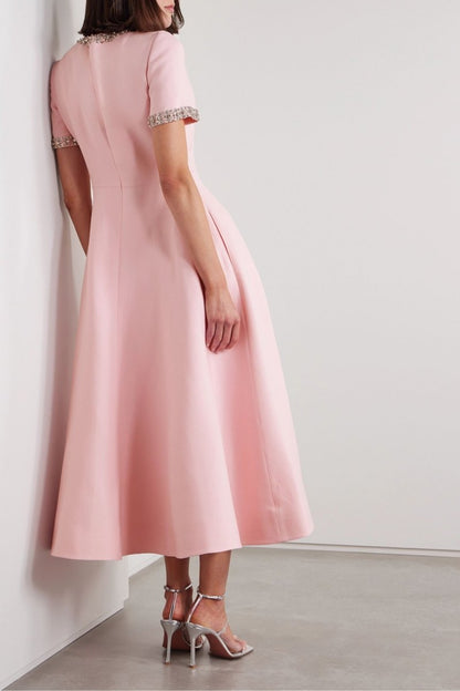 Robe Midi Rose avec Détails en Cristaux et Nœud