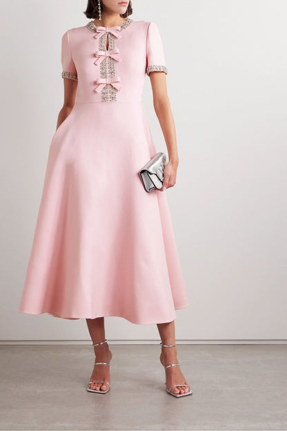 Robe Midi Rose avec Détails en Cristaux et Nœud